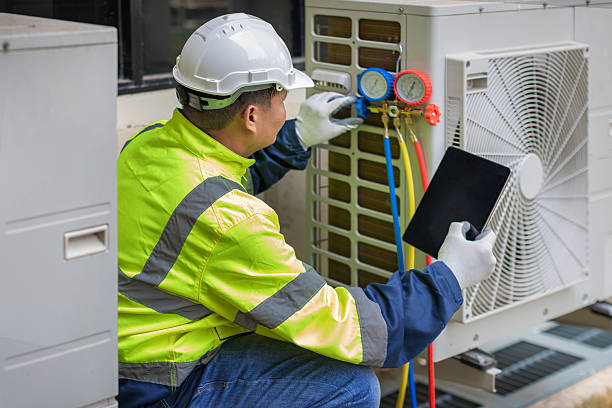Professional Hvac technician working in Seagoville, TX